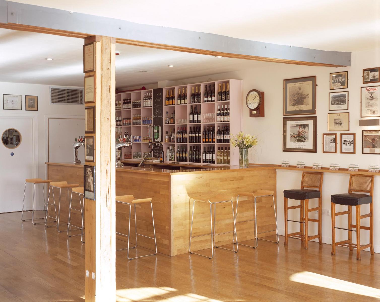 Auriol and Kensington Rowing Club - Interior view of bar | © Edmund Sumner Auriol and Kensington Rowing Club - Interior view of bar