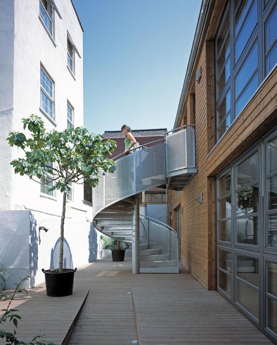 Carlisle Lane Flats, London - shared courtyard
