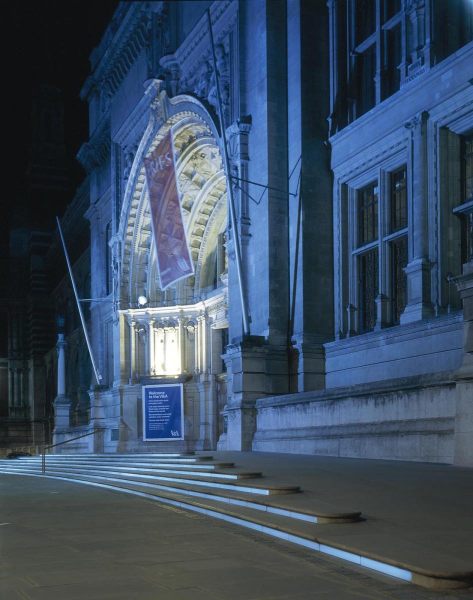 Victoria and Albert Museum, London - Night view from the right side