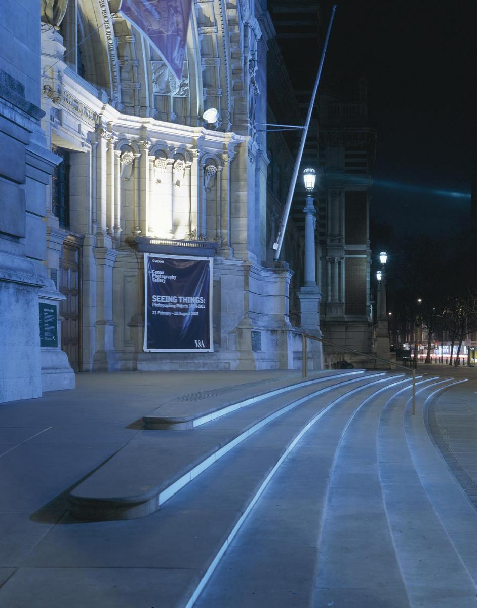 Victoria and Albert Museum, London - Night view from the left side
